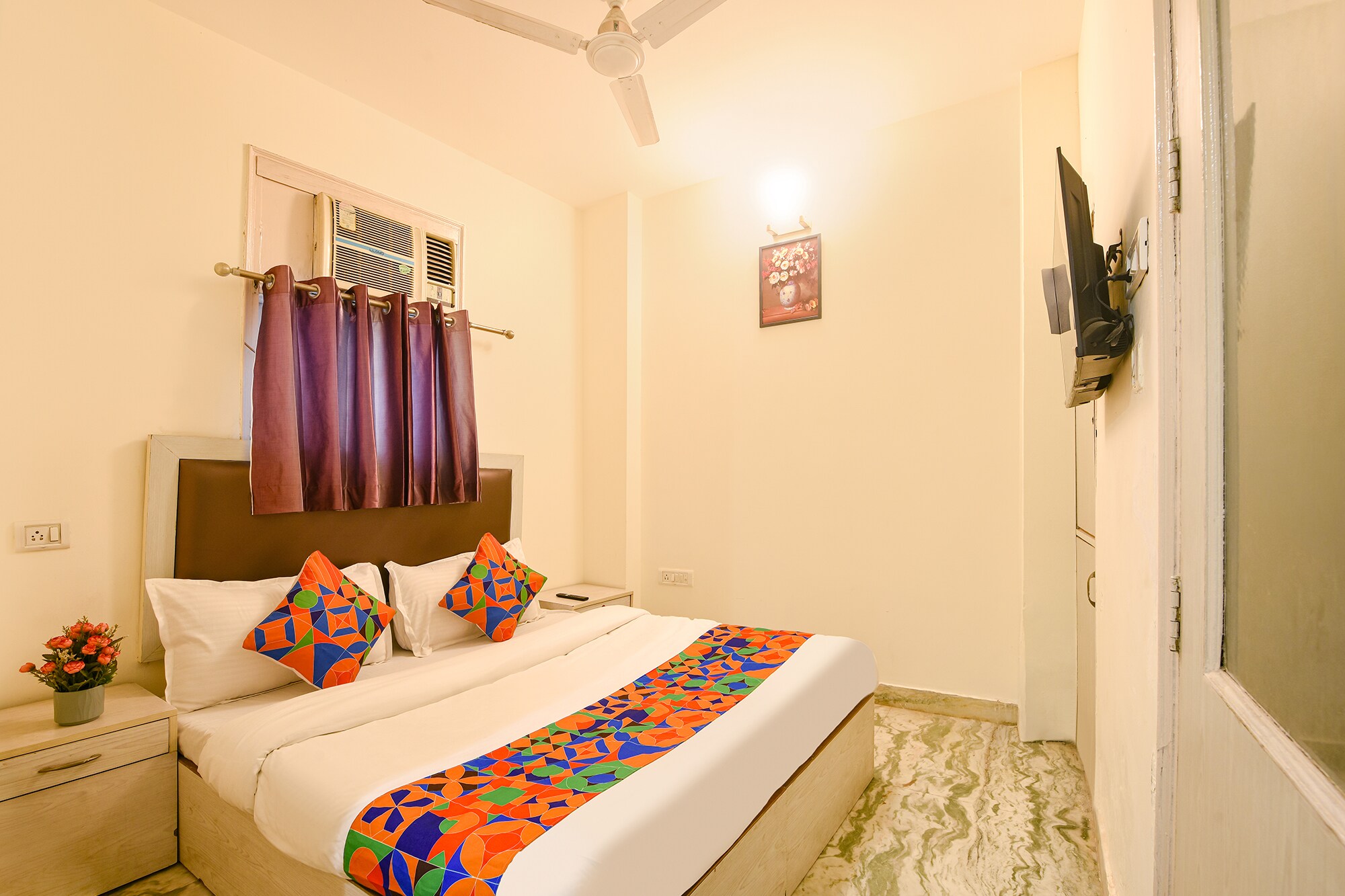 FabHotel Karol Bagh Residency - Nr. Karol Bagh Market - Tap to explore photos