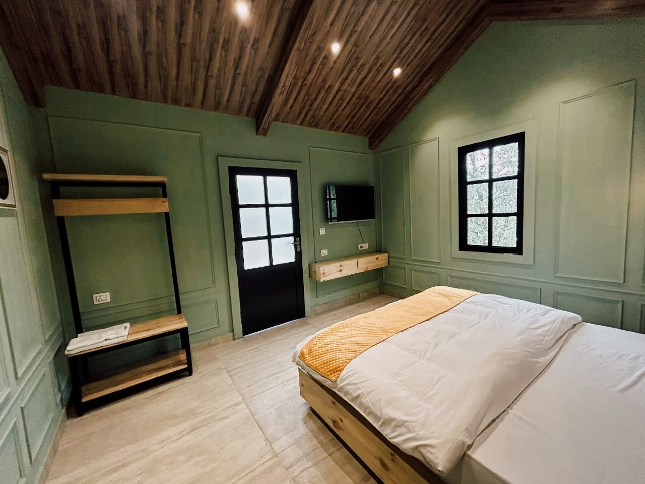 The Rasberry Homestay/Villa - Tap to explore photos