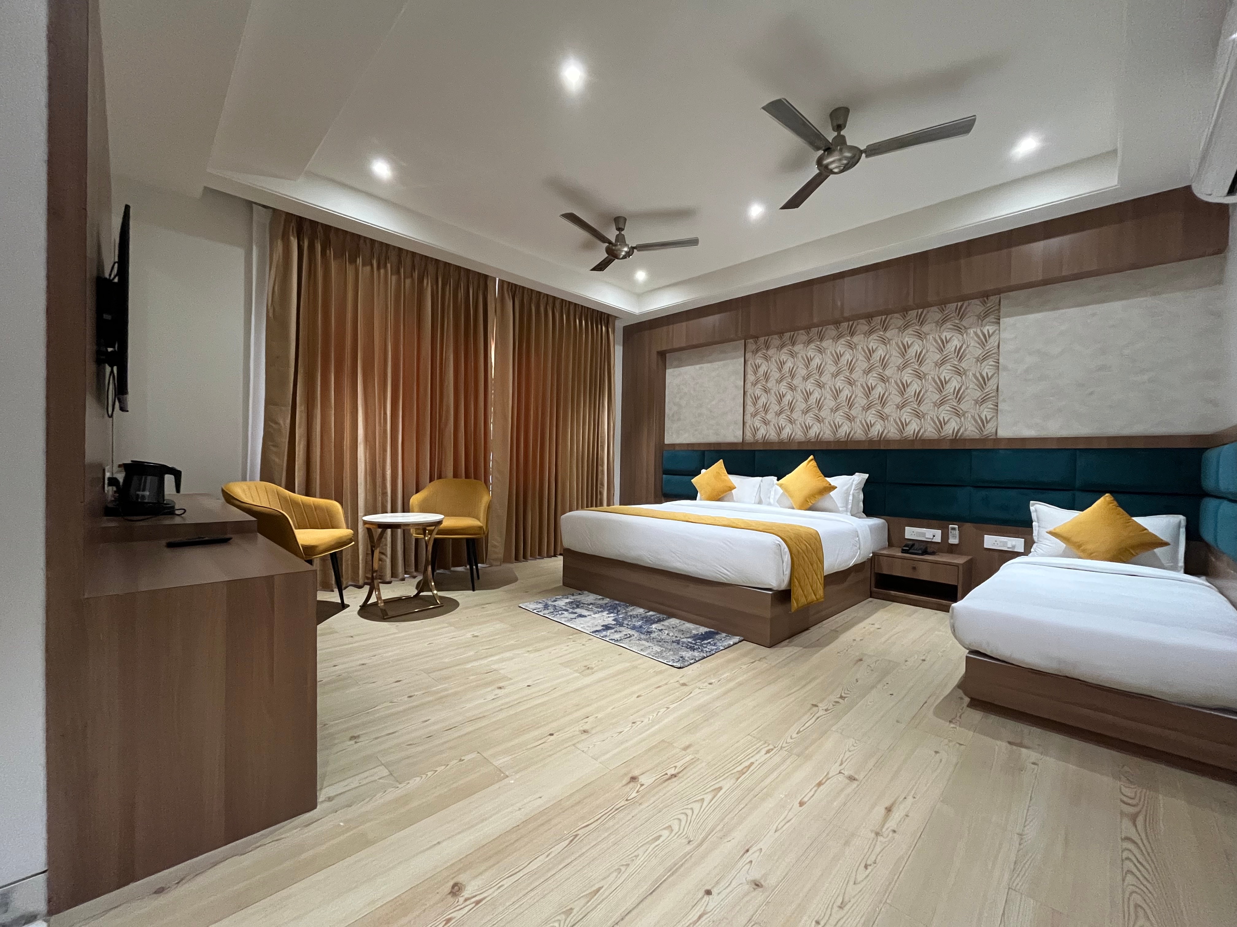 Hotel Three Seasons - Near Parikrama Marg - Tap to explore photos