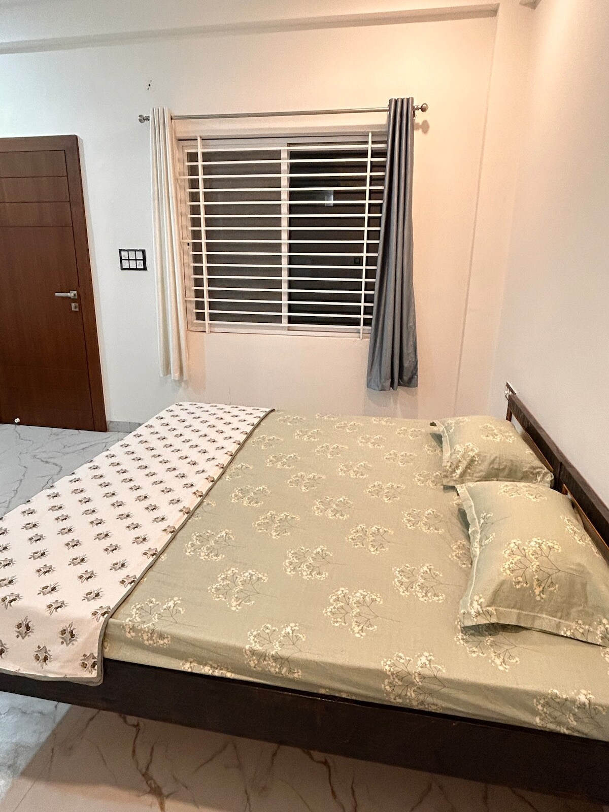 S 15 AC Penthouse Vijay Nagar - Tap to explore photos