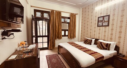 Hotel Mandakini (2Kms Distance From Sangam) - Rudraprayag Room Type - Deluxe AC Room With Private Balcony (Road Side View)