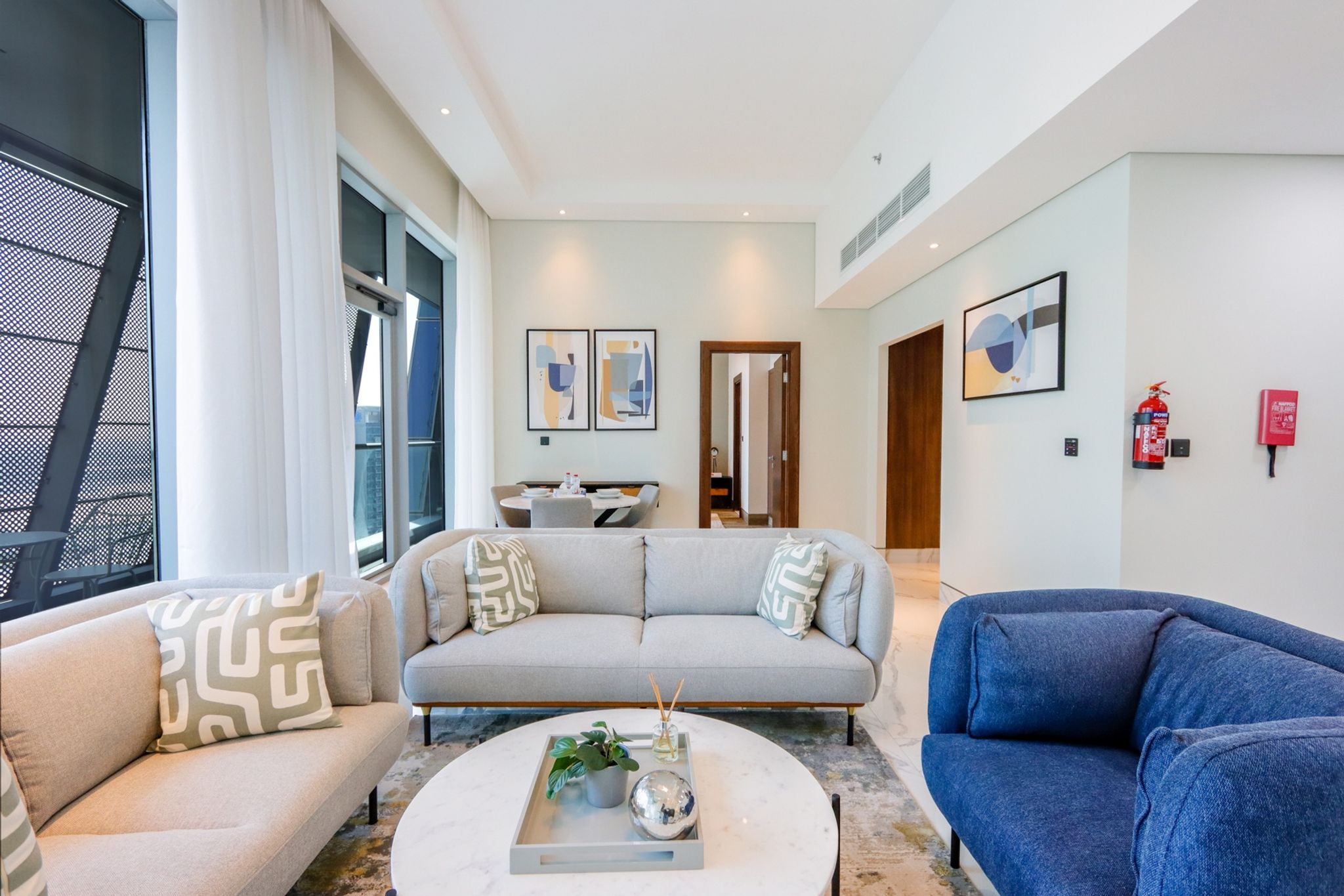 ELIVAAS Curated Lavish 1 BR In J One Tower - Tap to explore photos