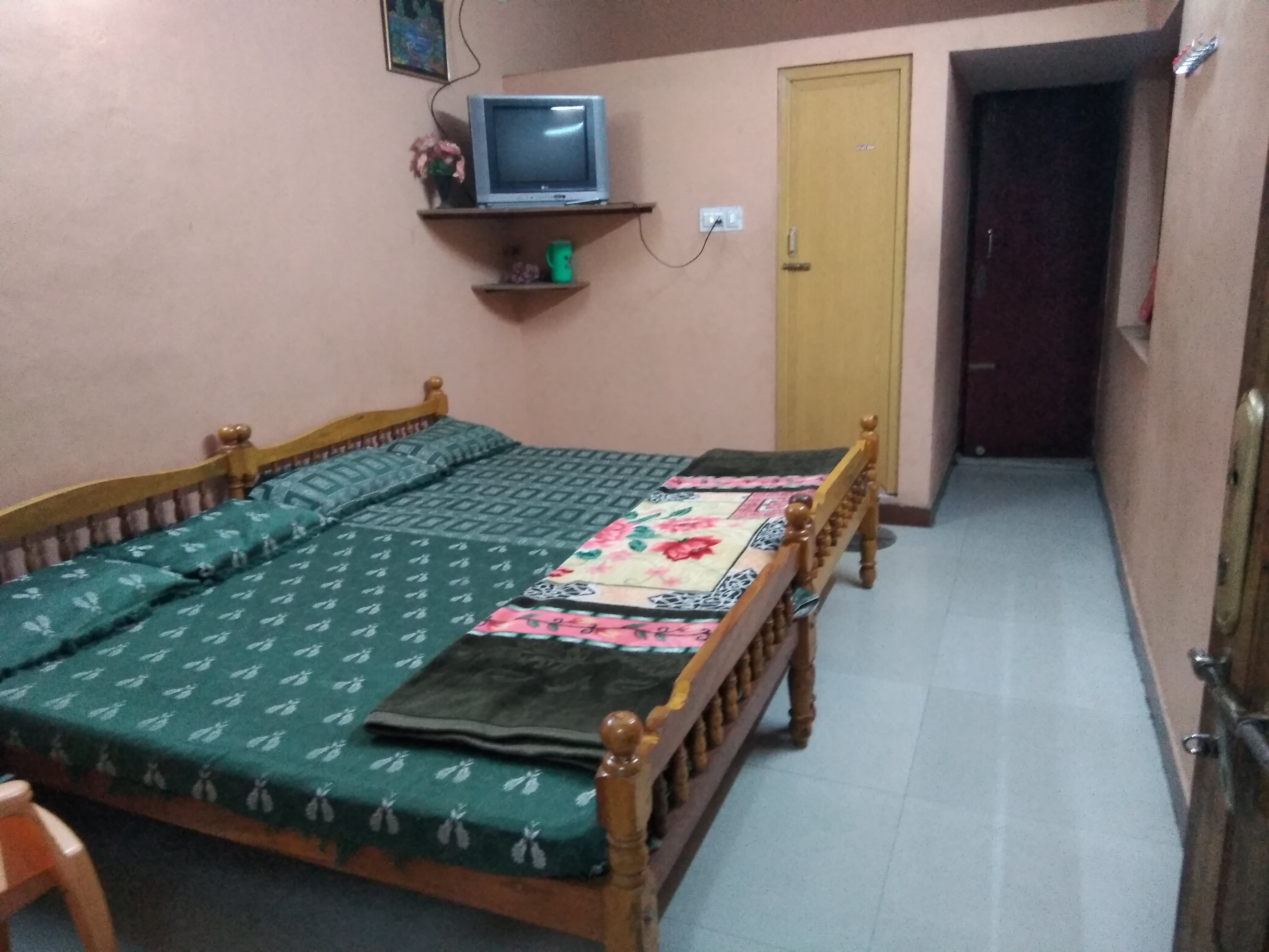 Manis Homestay | Rooms & Caretaker - Tap to explore photos