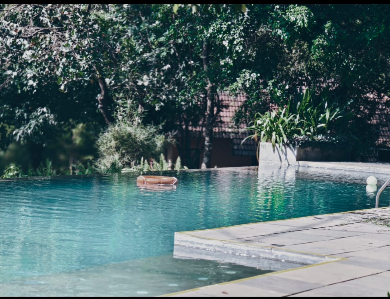 Klov Resort & Spa - Tap to explore photos