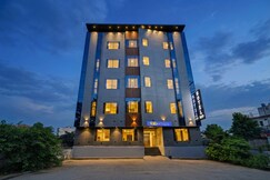 FabHotel Tuesday Suits 121