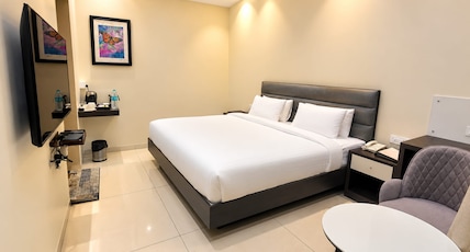 Jhansi Hotel Room Type - Deluxe Room Jhansi Hotel Room Type - Deluxe Room