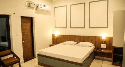 Hotel Ganpati Room Type - Super Deluxe Room