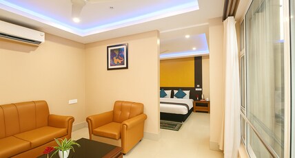 Central Courtyard Boutique Resort Room Type - Suite with Sitting Room (Limited Parking | City View | Unmarried Couples Not Allowed)
