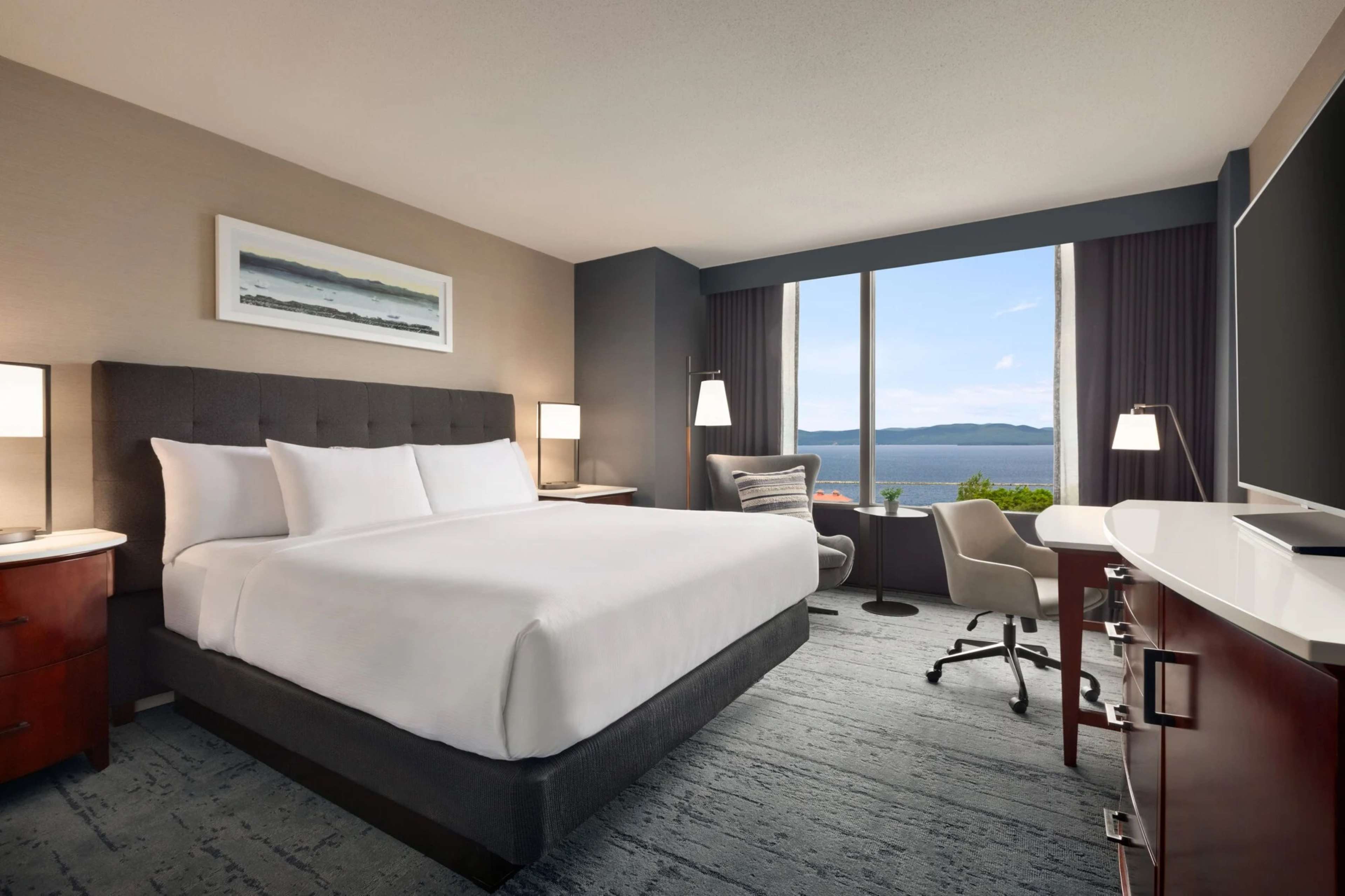 Hotel Champlain Burlington, Curio Collection by Hilton - Tap to explore photos