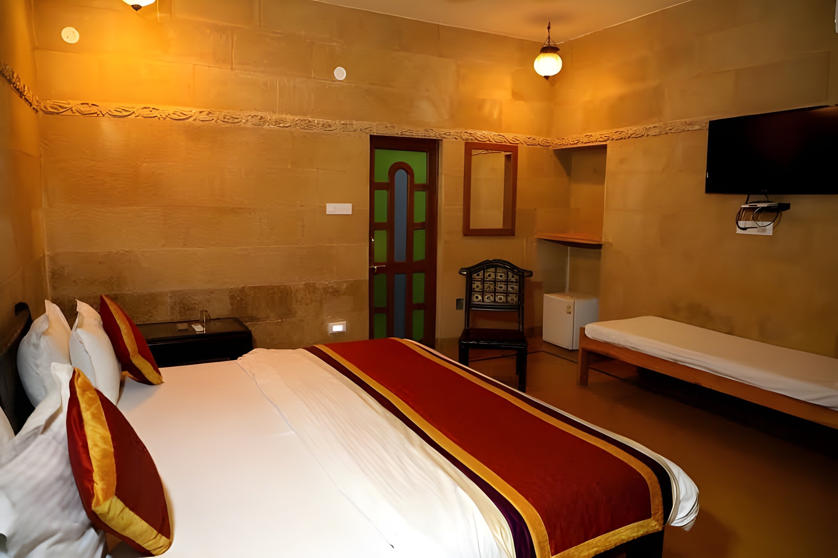 Hotel Meeraa Mahal - Tap to explore photos