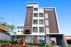 Super Townhouse OAK Hotel Rajmudra