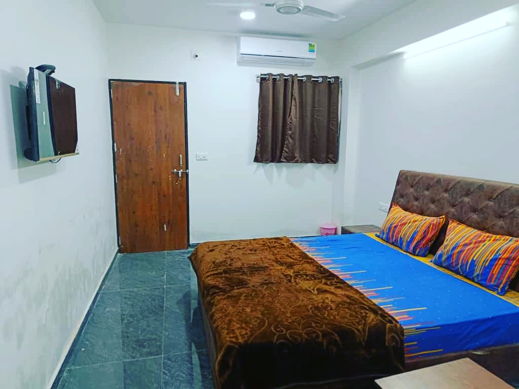 HOTEL SHREENATHJI - Tap to explore photos