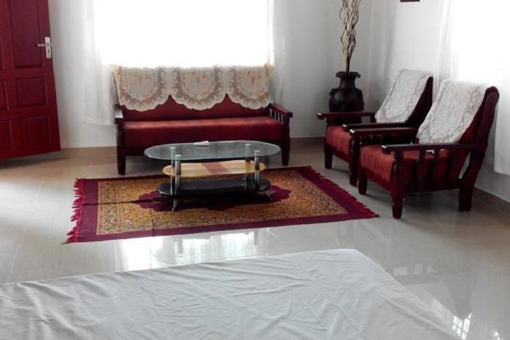 Royal Beach Abode - Tap to explore photos