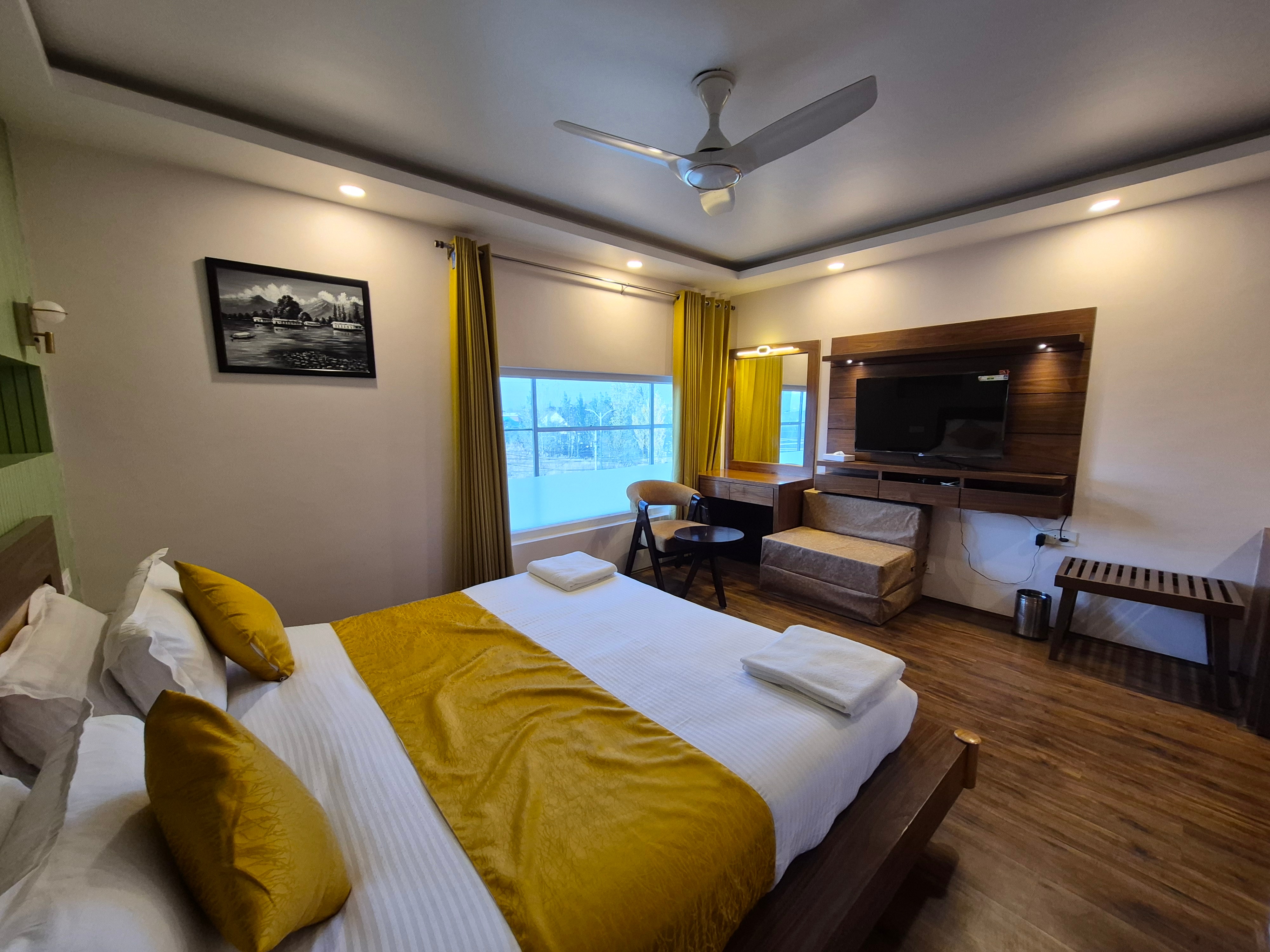 Hotel Luxe Haven Residency (2min drive to Airport) - Tap to explore photos