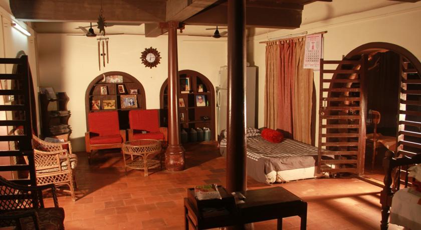 Rishi's Marari Heritage Homestay (Deluxe Room II) - Tap to explore photos