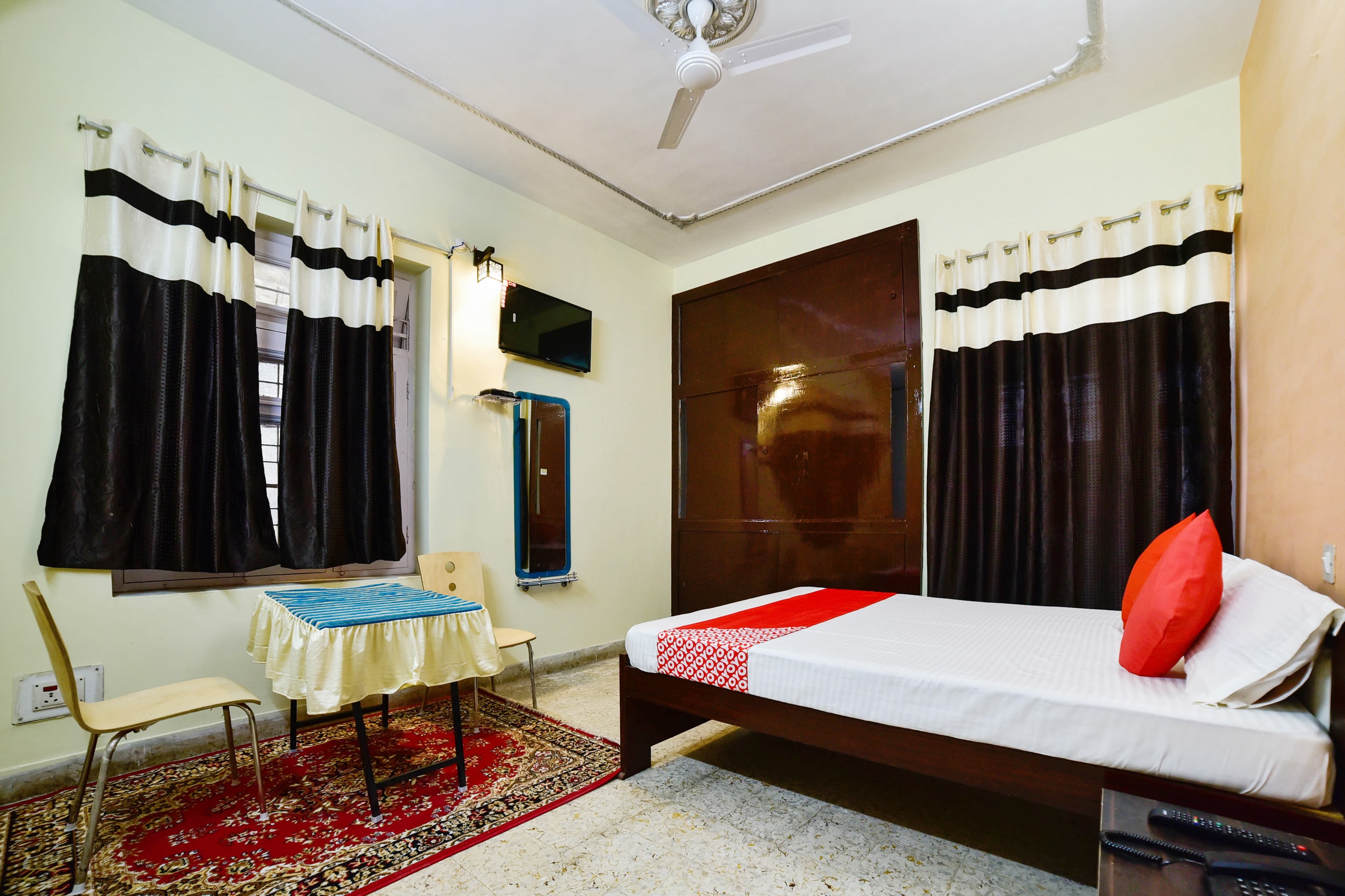 Hotel O P.Sahi palace - Tap to explore photos
