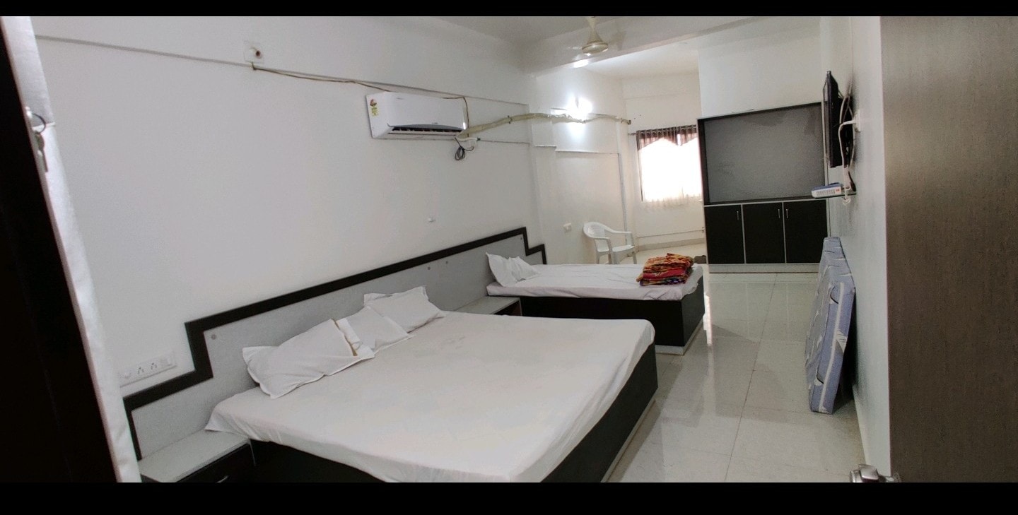 Hotel Baldev palace - Tap to explore photos
