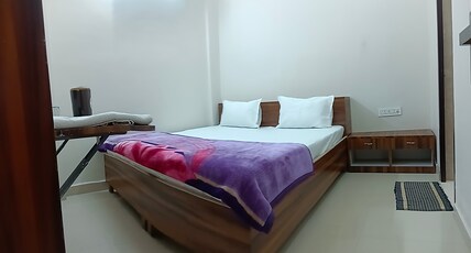 Sindhi Guest House Room Type - Standard Non AC Rooms