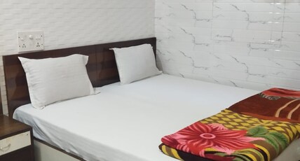 HOTEL TAIBA INTERNATIONAL Room Type - DELUXE TWIN DOUBLE BED