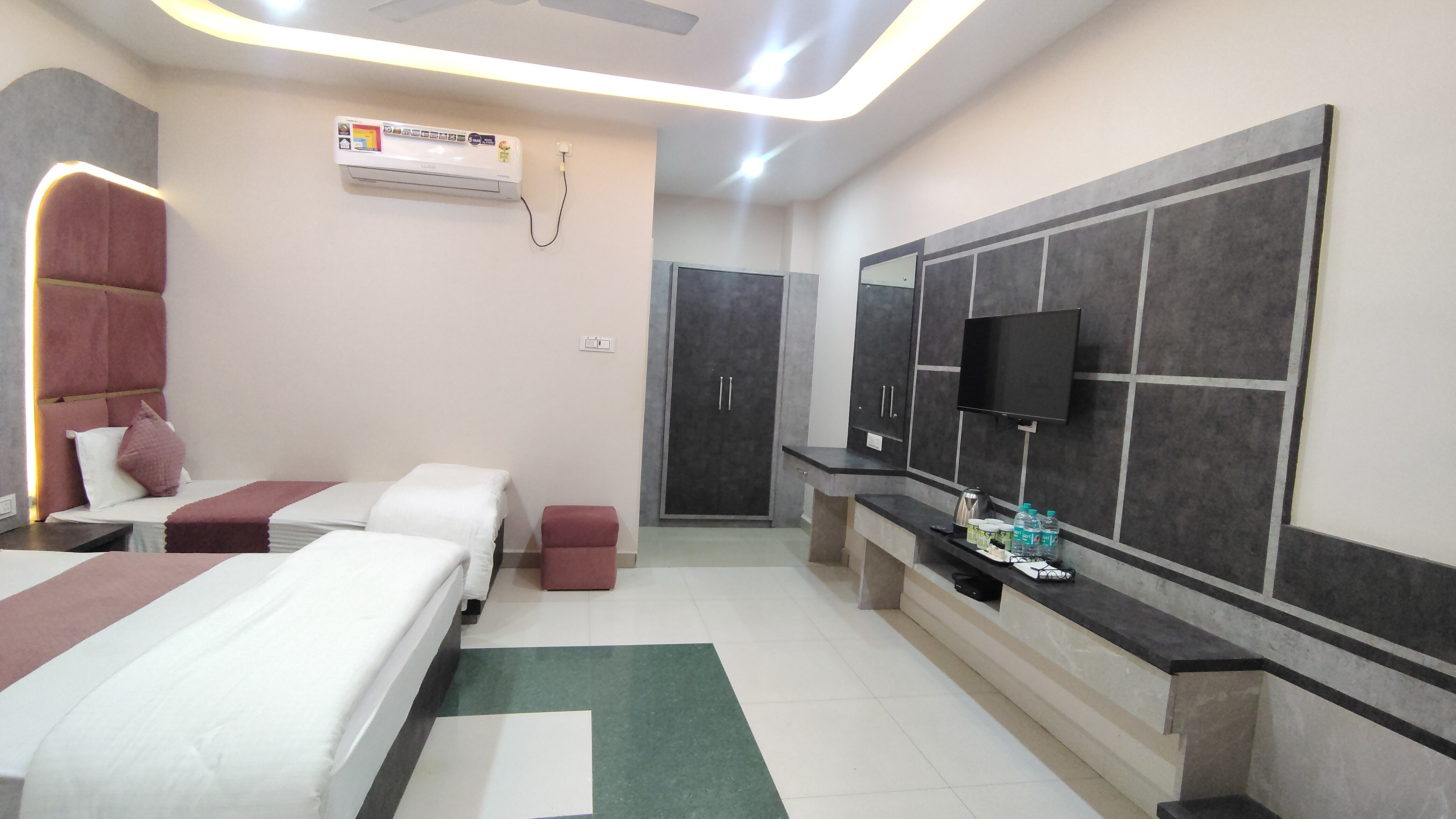 Hotel Kesar - Tap to explore photos
