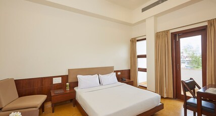 Hotel The Embassy Room Type - DELUXE ROOM