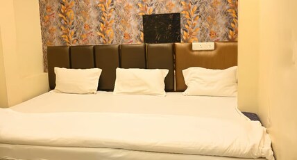 Shri Gopinath Inn | Near Kashi Vishwanath Temple Room Type - Deluxe Family Room