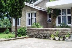 Hotel Yatri Niwas, Chamundaji (HPTDC)