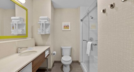 Hampton Inn by Hilton Cornwall Room Type - 2 QN BEDS FRIDGE   MICROWV