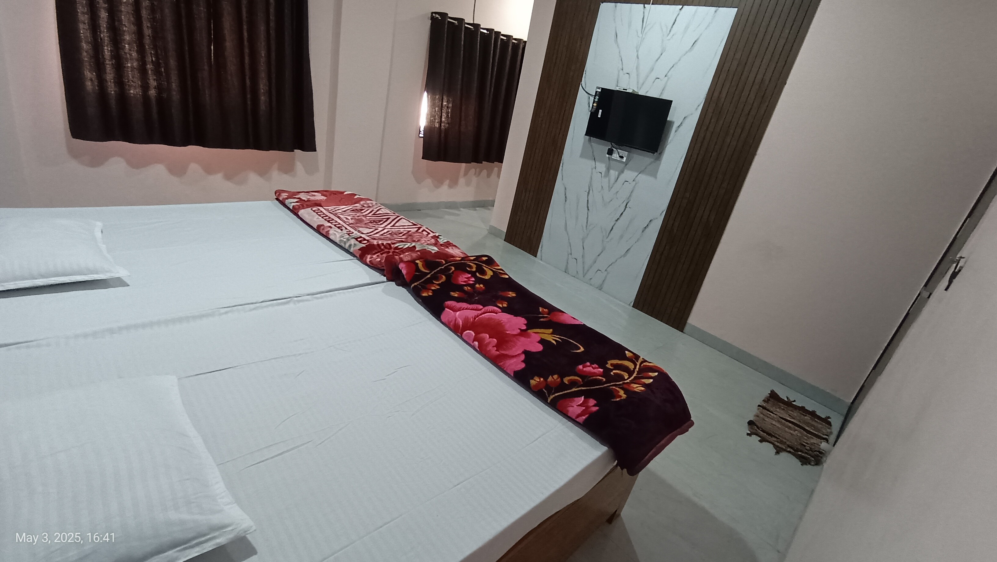 Jai Shree Shyam hotel - Tap to explore photos