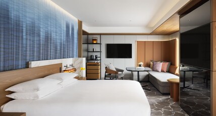 Hyatt Regency Tokyo Room Type - 1 KING BED, PARK VIEW, CORNOR STUDIO