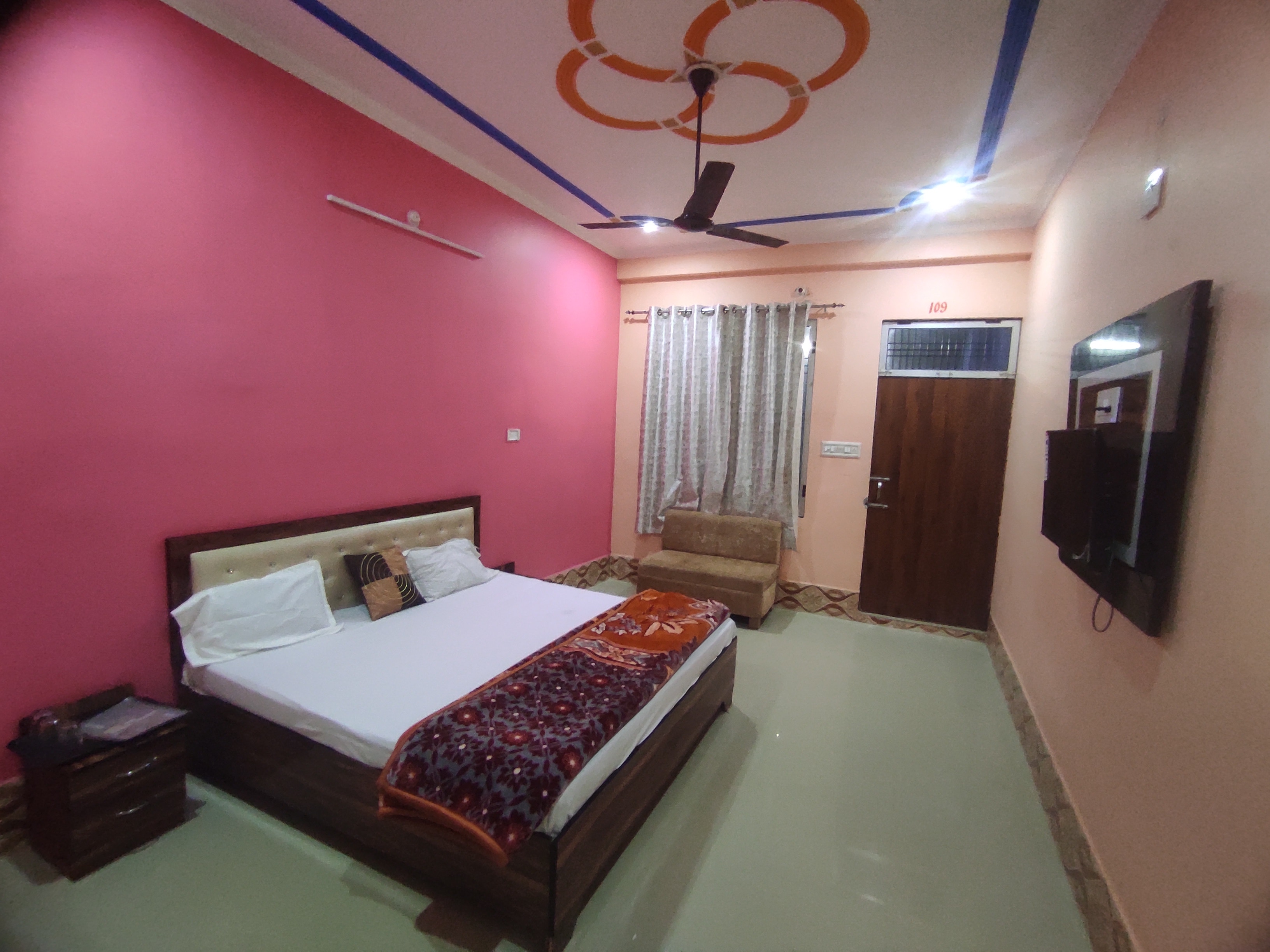 Hotel Sahu Inn Ayodhya - Tap to explore photos