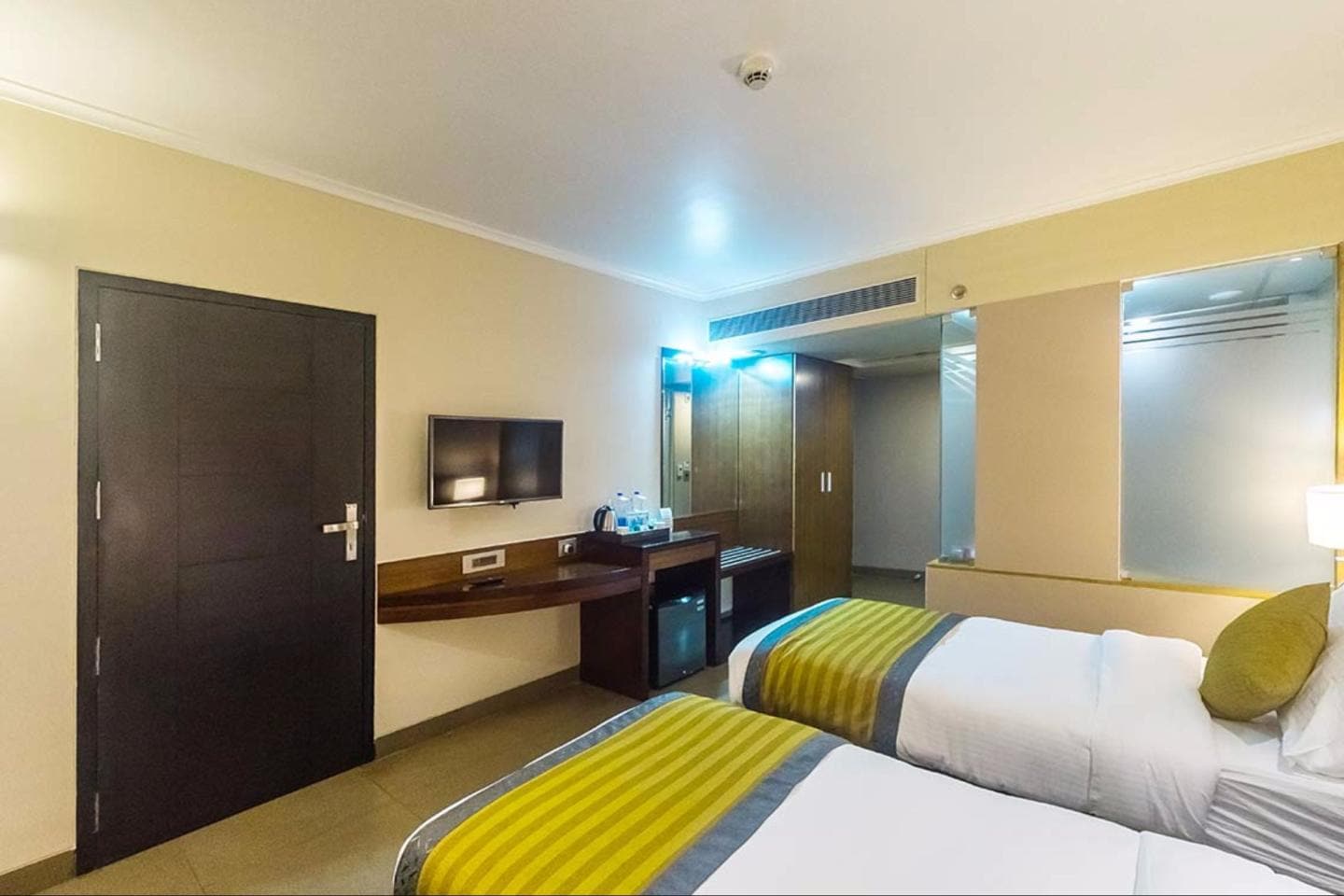 Grande Delmon - Tap to explore photos