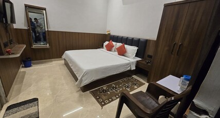 Kasturi Palace Room Type - Deluxe AC Room