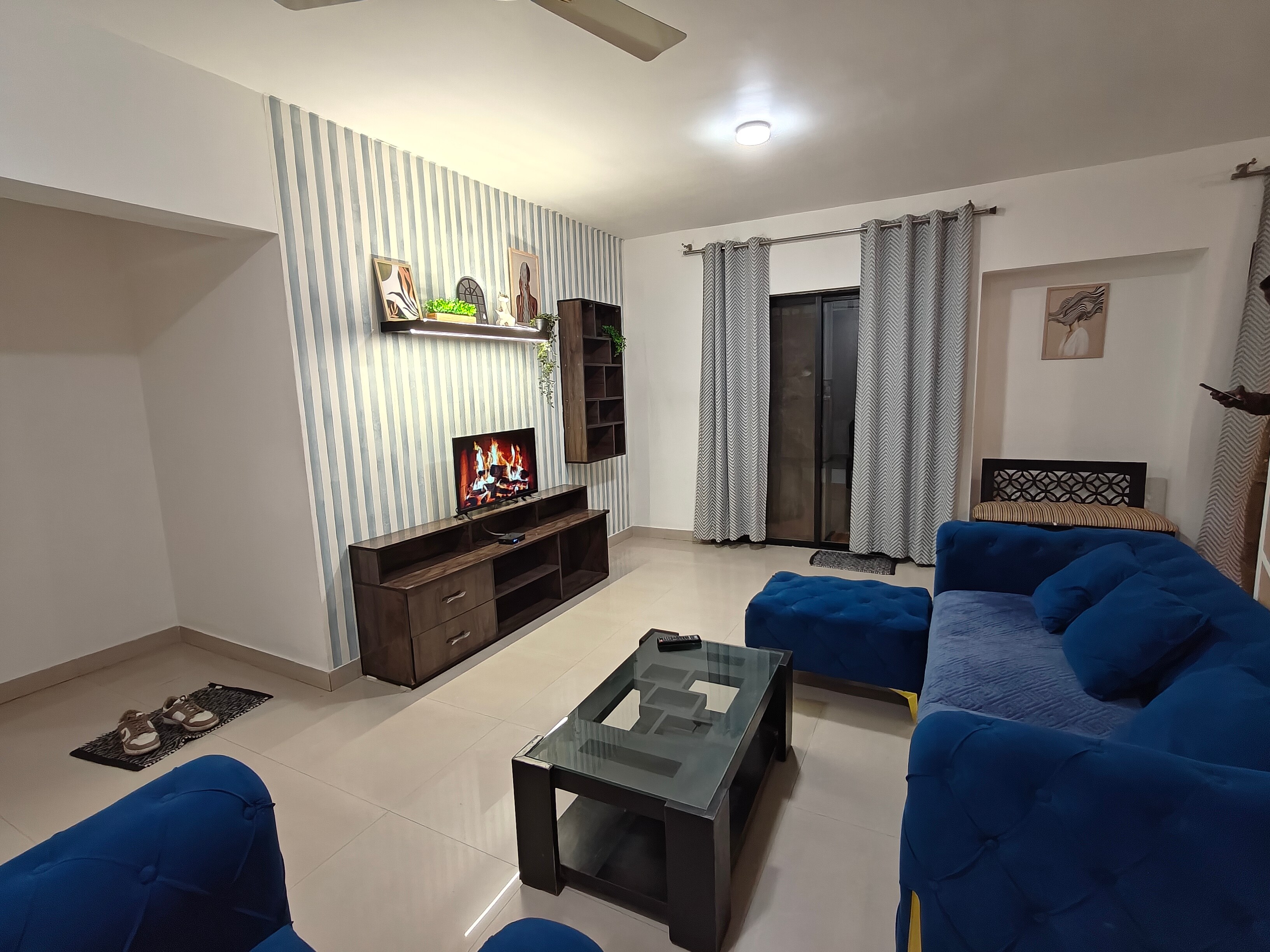 Bamboo Stays - 1BHK AC Suite with Kitchen at Hi St - Tap to explore photos