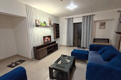 Bamboo Stays - 1BHK AC Suite with Kitchen at Hi St