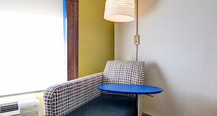 Holiday Inn Express Hotel & Suites Toronto - Markham Room Type - Standard Room