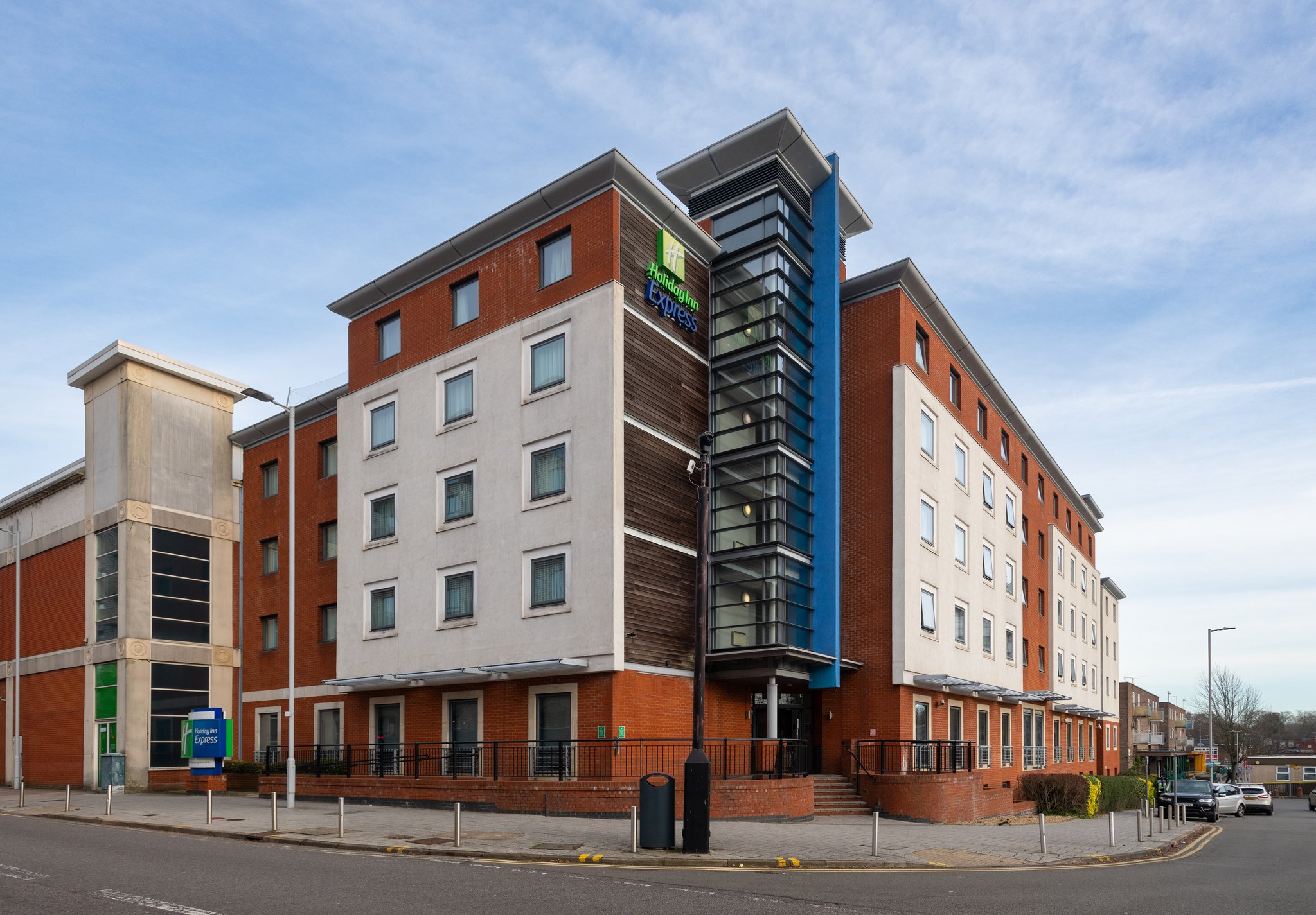 Holiday Inn Express STEVENAGE - Tap to explore photos