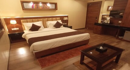 GOLDEN ORBIT Room Type - Premium Room