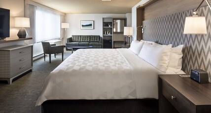 Holiday Inn Montreal Longueuil Room Type - 1 King Bed Premium