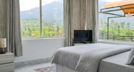 Hillway Resort Room Type - Deluxe Room with Balcony and Mountain View