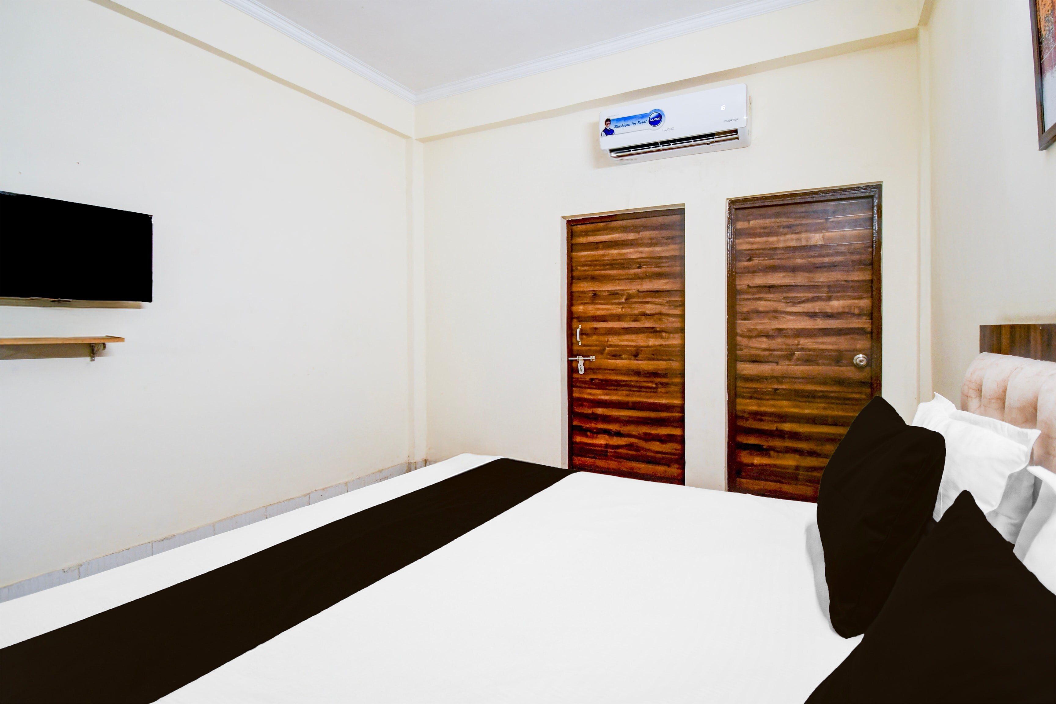 Hotel O Flagship vasundhara inn - Tap to explore photos