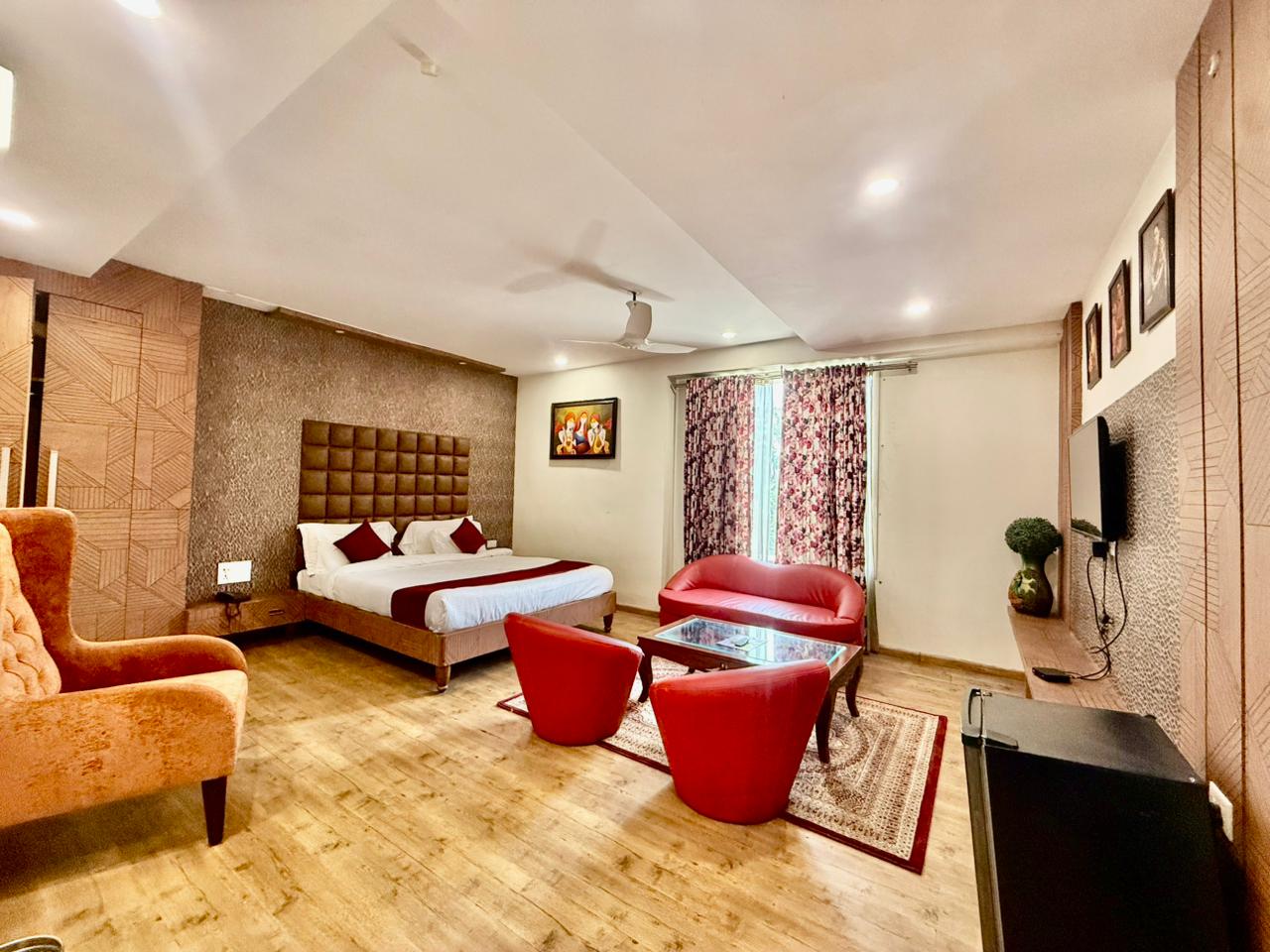 Hotel Razia Inn - Tap to explore photos