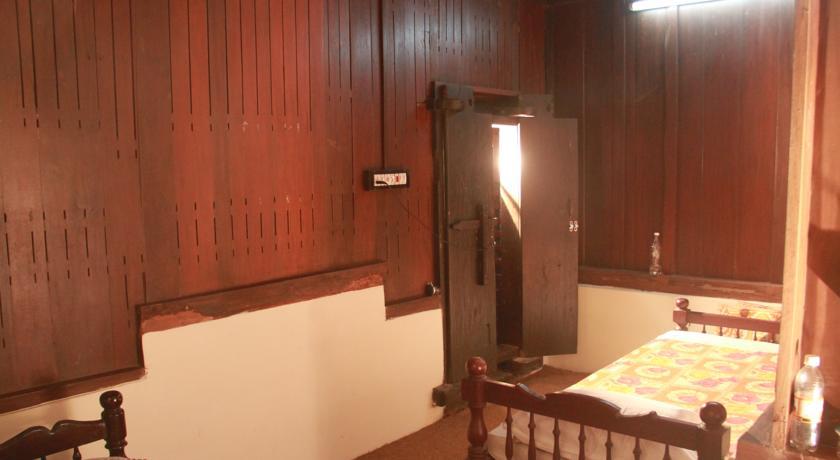 Rishi's Marari Heritage Homestay (Deluxe Room II) - Tap to explore photos