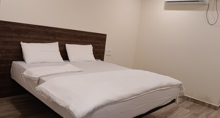 Sunny wave Resort Room Type - deluxe room