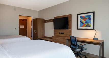Holiday Inn Express & Suites - Beloit Room Type - 2 Queen Suite Communications Mobility Accessible Tub