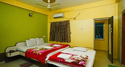 HOTEL PRASANT Room Type - Triple Bed Deluxe Room