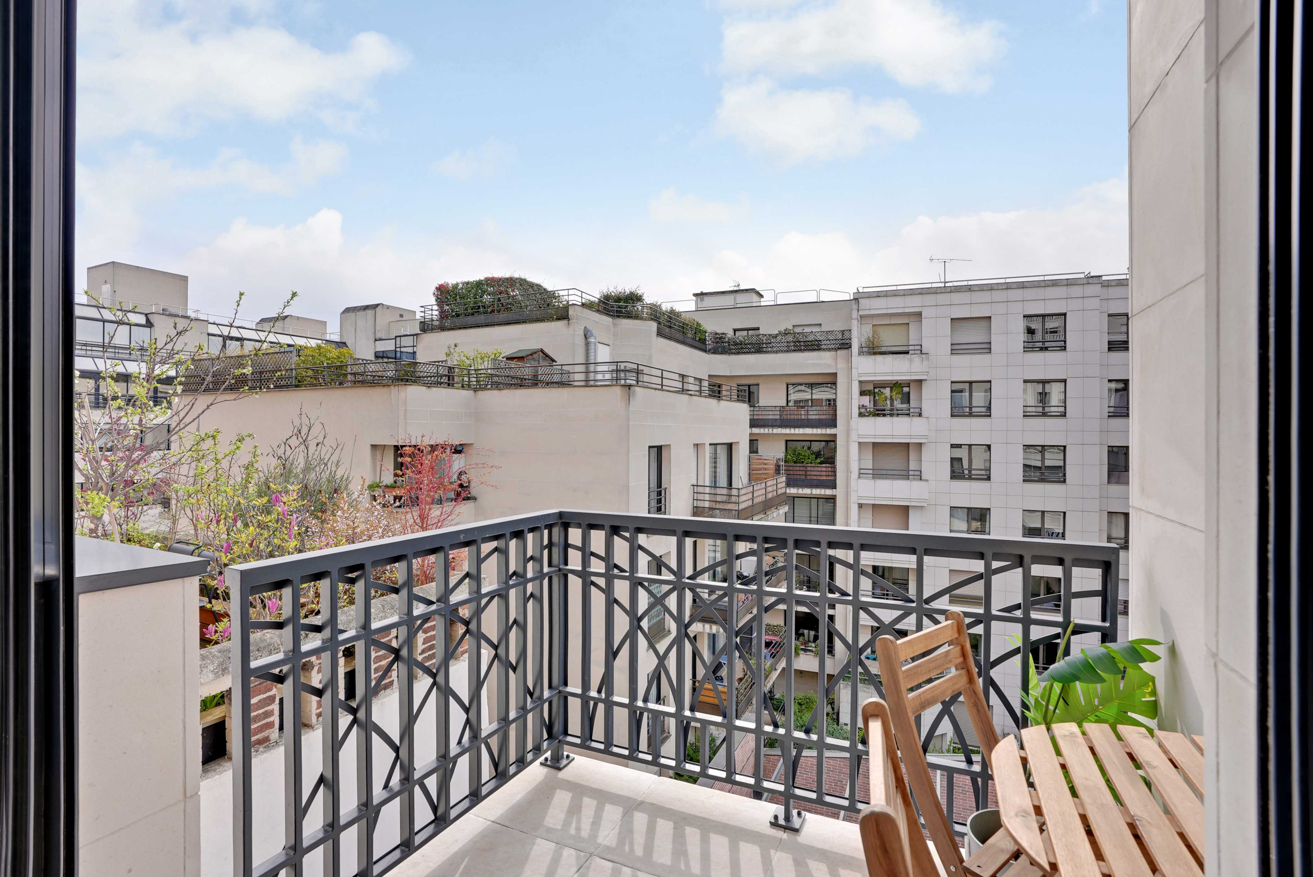 Pleasant & Spacious Studio - Levallois-Perret 402 - Tap to explore photos
