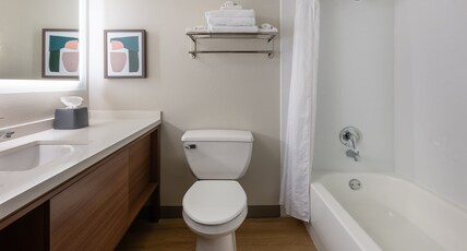Holiday Inn MORGANTOWN - READING AREA Room Type - 1 Bedroom Suite 2 Queen