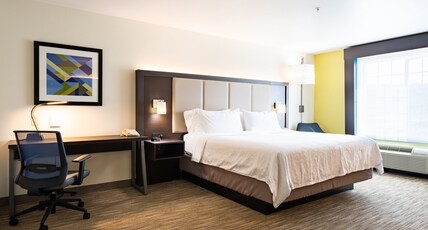 Holiday Inn Express Hotel & Suites Evanston Room Type - 1 King Standard Communications Accessible Tub