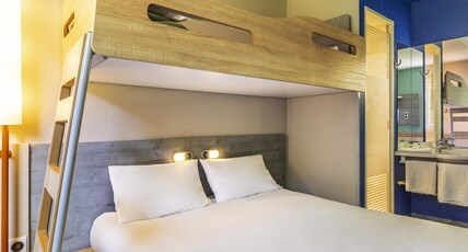 ibis budget Lyon l'Isle d'Abeau Room Type - Triple room with a double bed and a single bunk bed